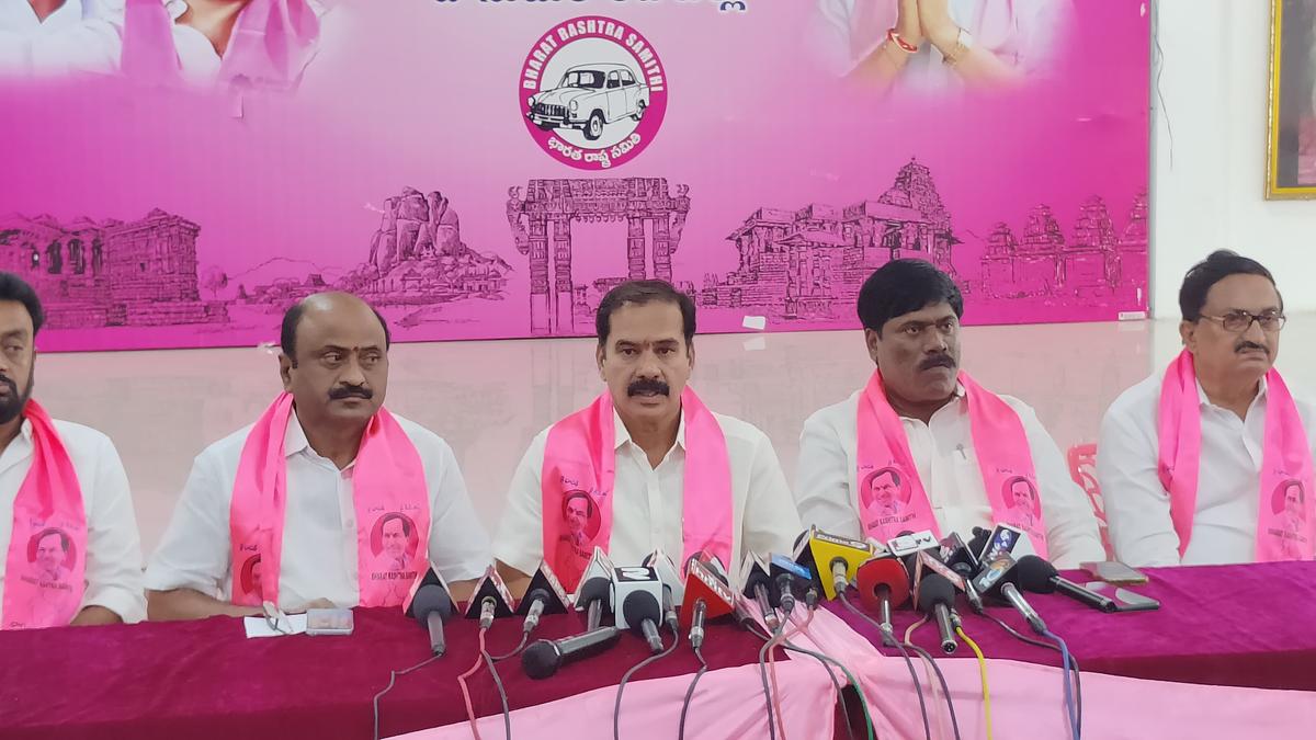 BRS leaders criticise Telangana CM Revanth for not allocating funds to Warangal 